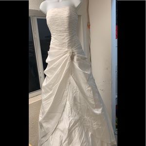 Women’s wedding  color Ivory David Brisdal 🌻🌻